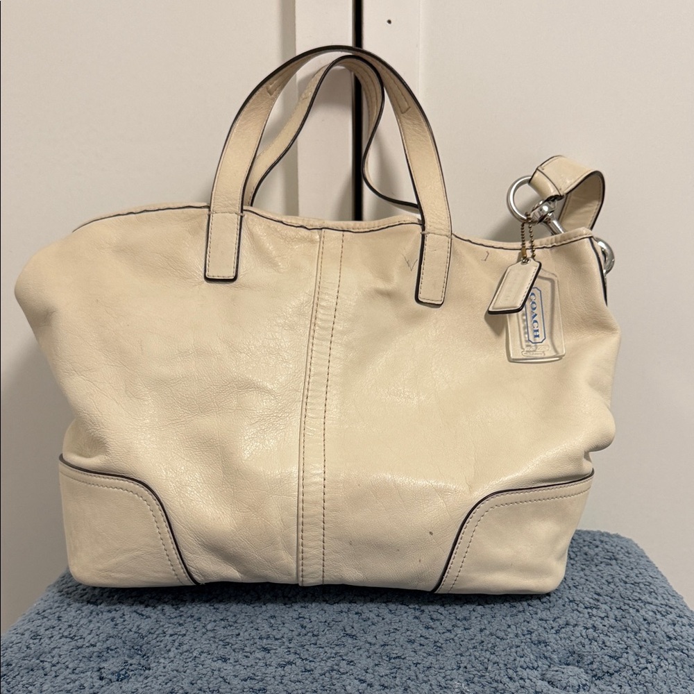 Coach Hadley White Lambskin Leather Duffel Bag removable strap & wristlet